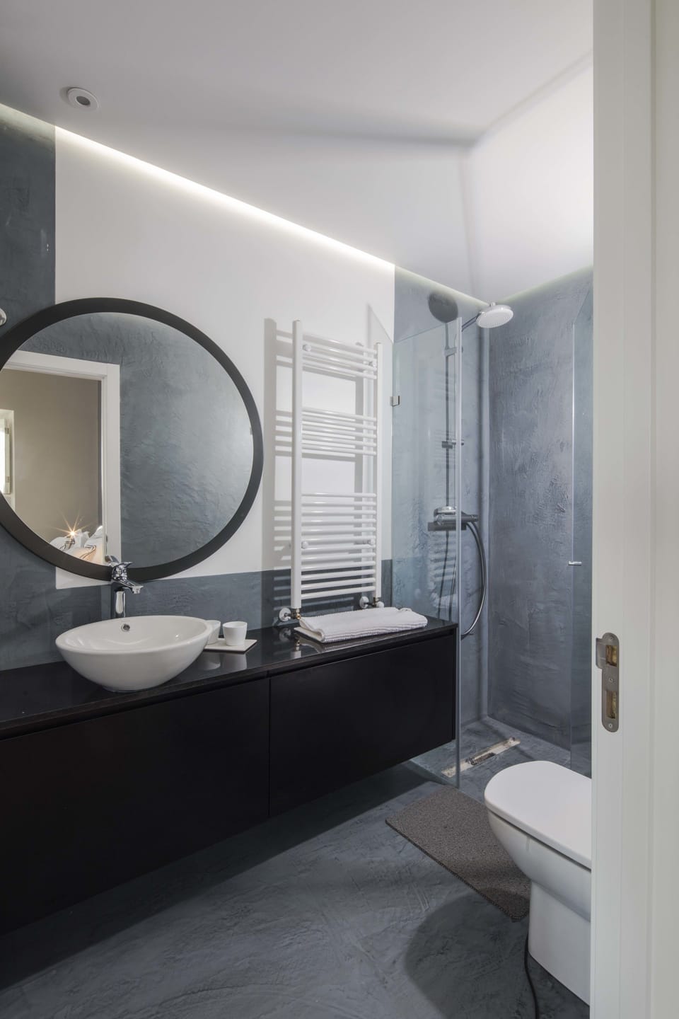 Apartment, 1 Bedroom, Sea View (Apartamento Atlantico) | Bathroom | Shower, free toiletries, hair dryer, bathrobes