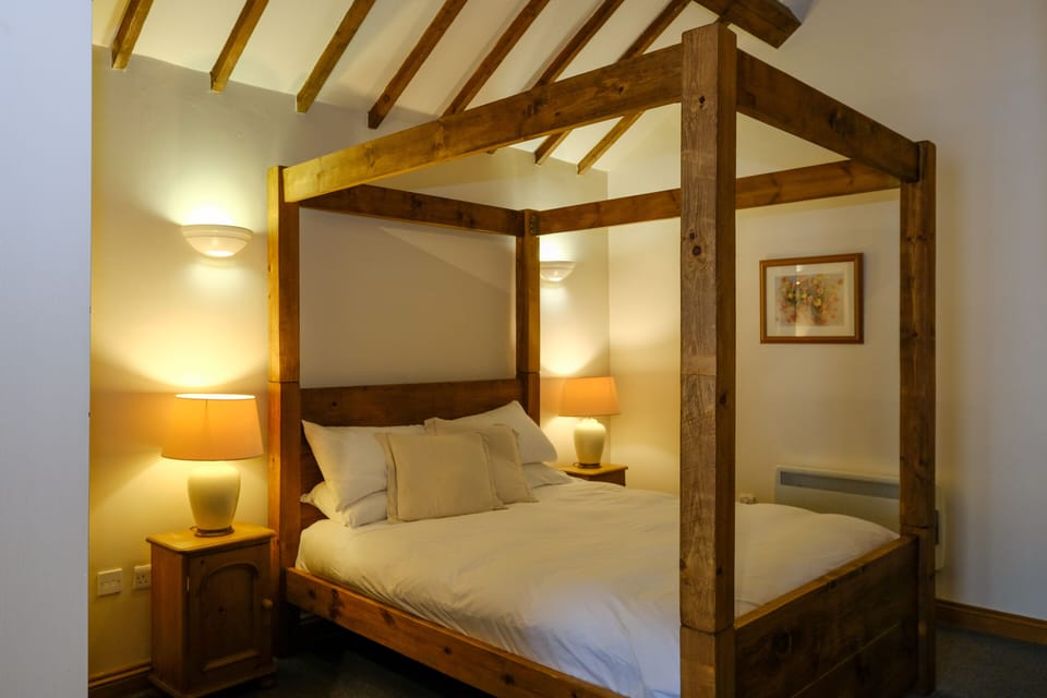 Suite, Ensuite | Soundproofing, iron/ironing board, free WiFi, bed sheets