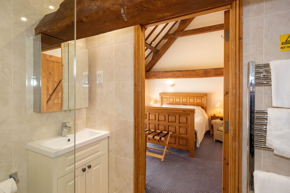 Standard Double Room | Soundproofing, iron/ironing board, free WiFi, bed sheets