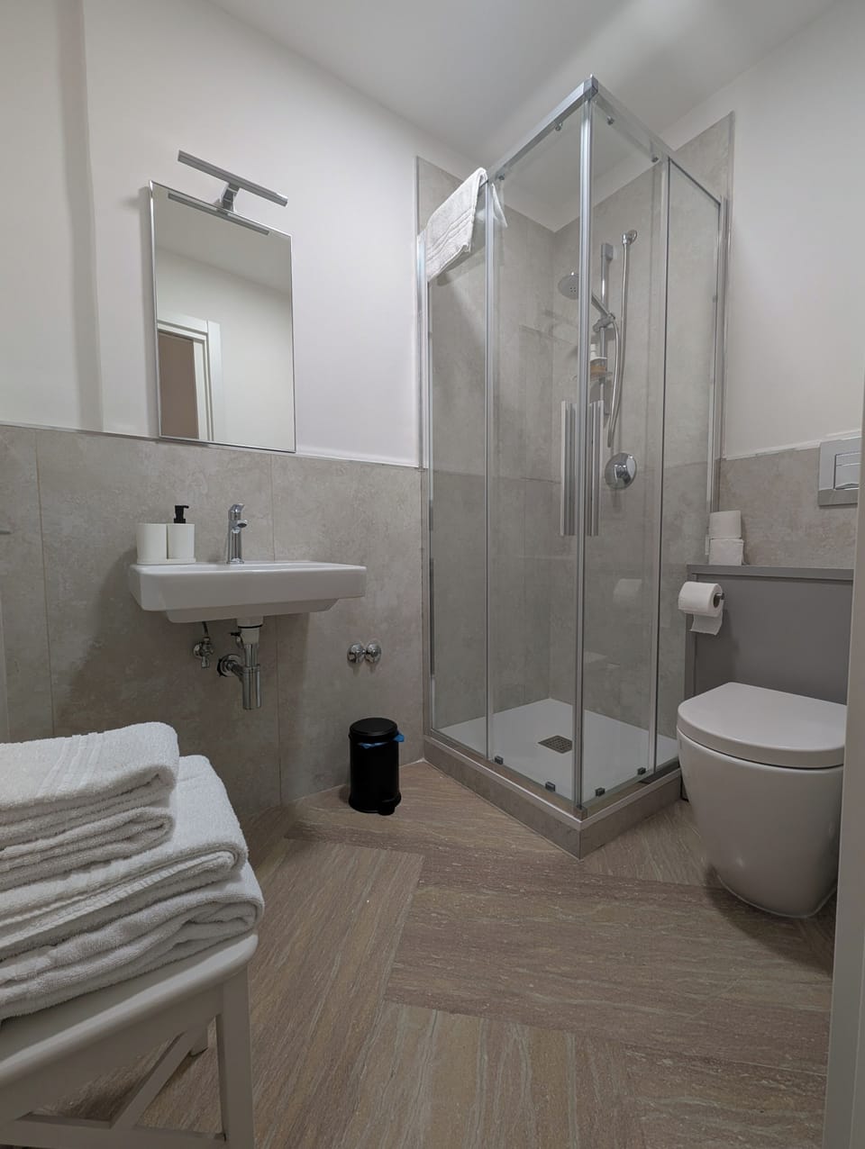 Basic Double or Twin Room, Private Bathroom | Bathroom | Shower, hair dryer, towels, soap