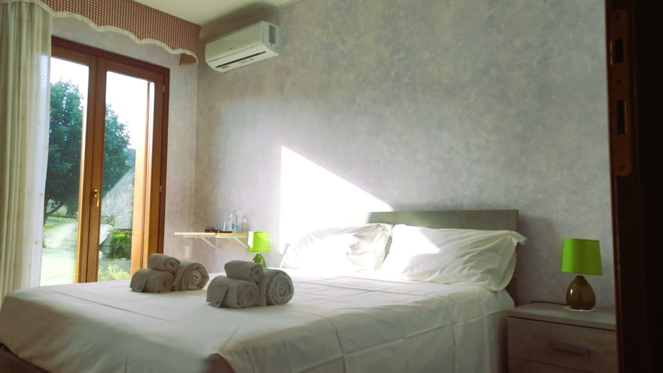 Deluxe Double or Twin Room, 1 Bedroom | Egyptian cotton sheets, premium bedding, down comforters
