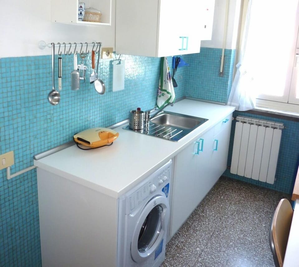 Comfort Apartment, 1 Bedroom, Terrace | Private kitchen | Full-size fridge, microwave, oven, stovetop