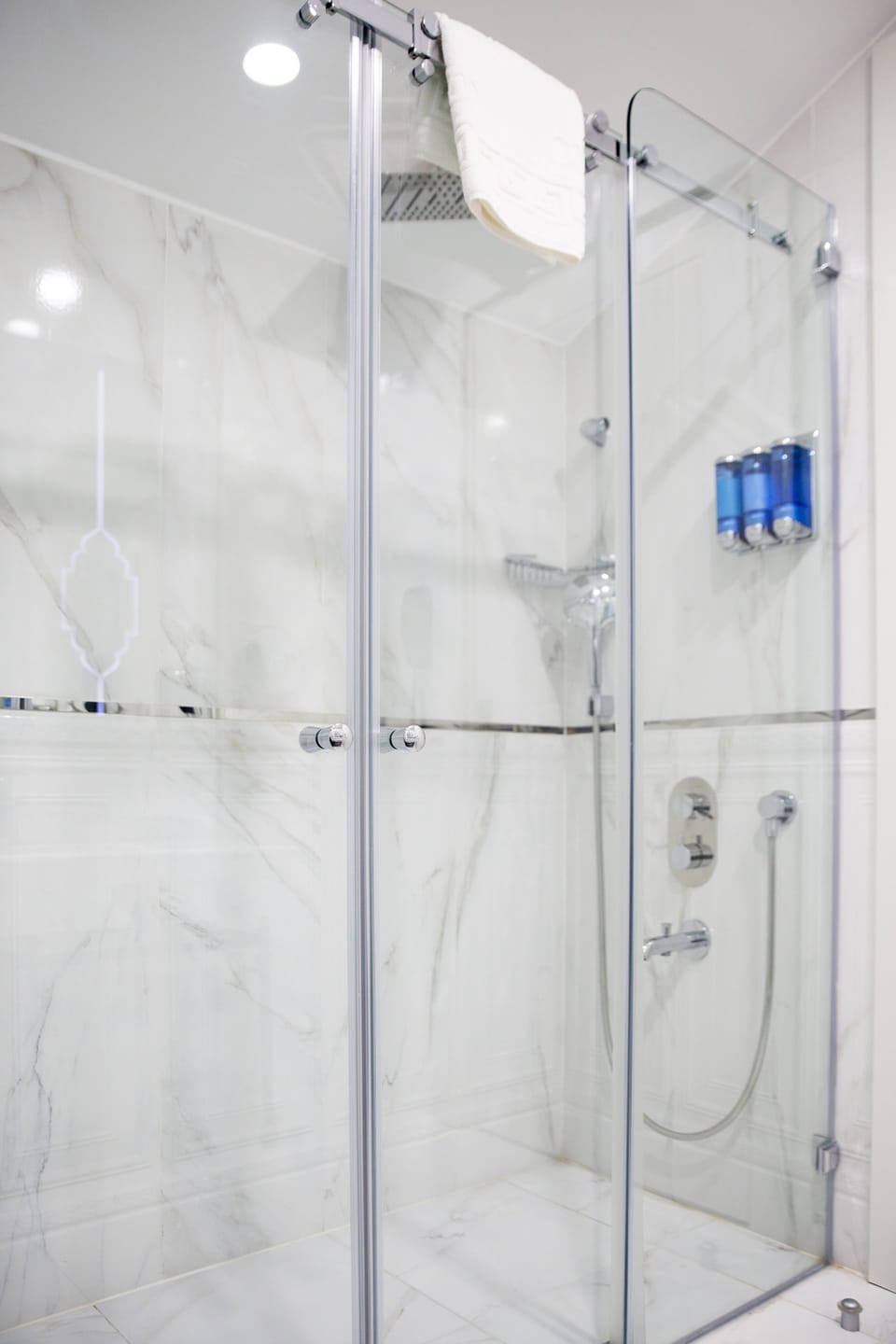 Comfort Double Room, 1 Bedroom, Smoking | Free minibar items, in-room safe, soundproofing, free WiFi
