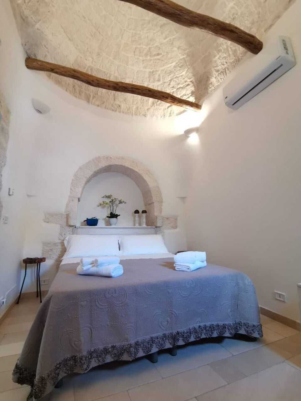Deluxe Apartment, 1 Bedroom, Non Smoking, Kitchen | 1 bedroom, individually decorated, individually furnished, desk