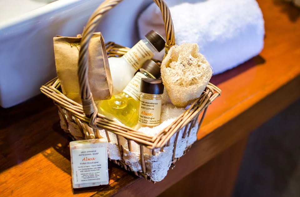 Standard Double Room, 1 Queen Bed | Bathroom amenities | Shower, free toiletries, towels