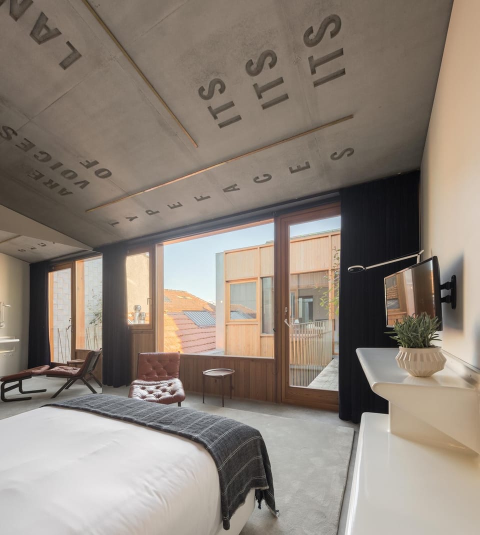 City Room, 1 Queen Bed, Courtyard View | Premium bedding, in-room safe, individually decorated