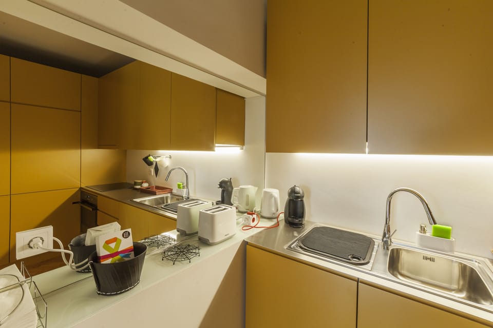 Superior Apartment, 2 Bedrooms (2) | Private kitchen | Full-size fridge, microwave, oven, stovetop