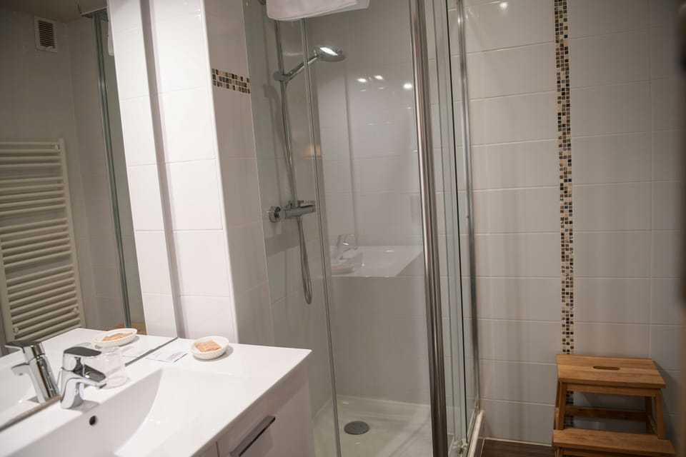 Standard Single Room | In-room safe, desk, blackout drapes, soundproofing