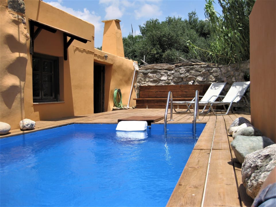 Privatye swimming pool 