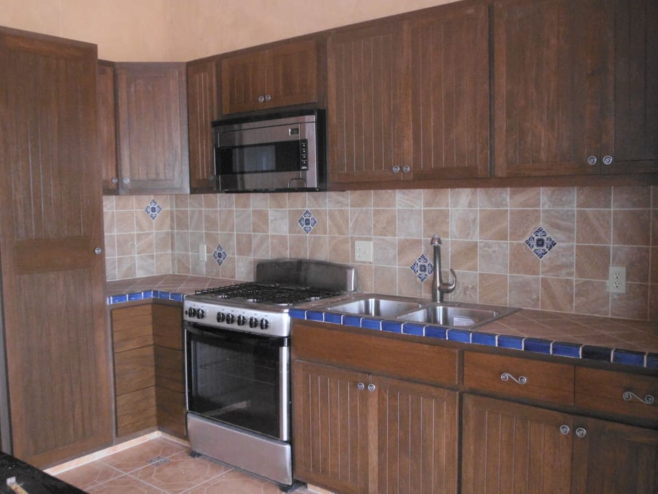 Full kitchen