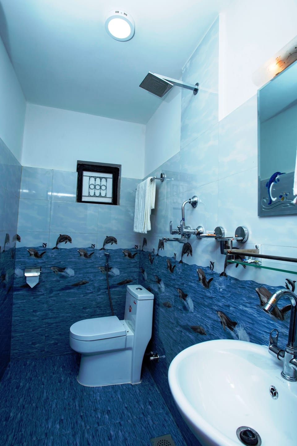 Standard Twin Room, 2 Twin Beds | Bathroom | Shower, free toiletries, slippers
