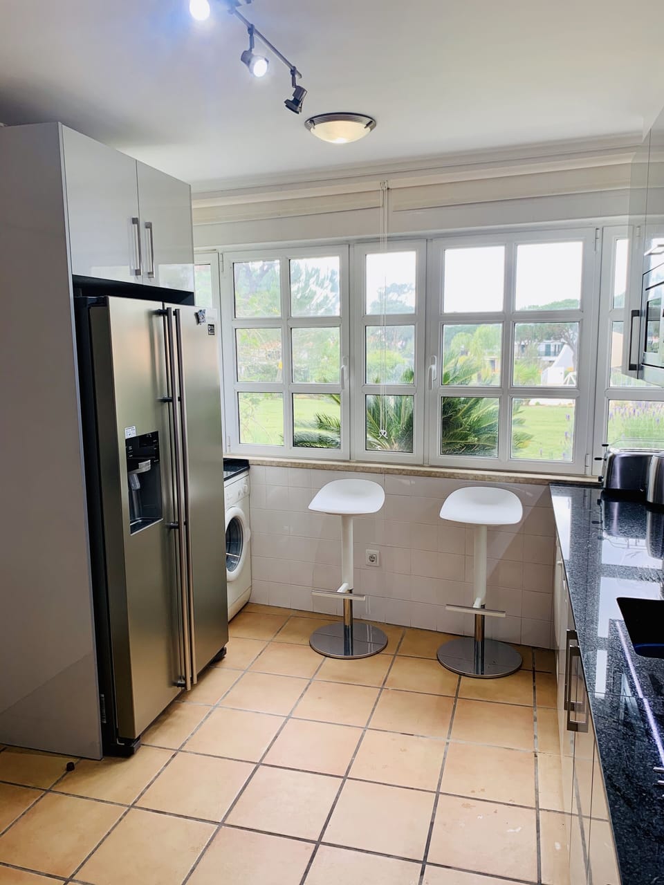 New kitchen installed January 2021.