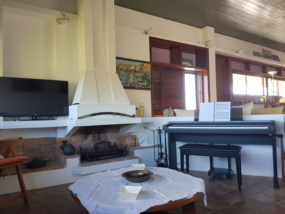 Living room, level 2