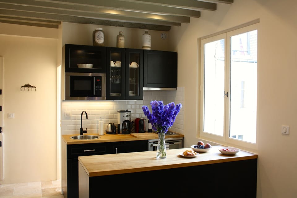 A fully equipped, spacious kitchen... perfect for entertaining! 