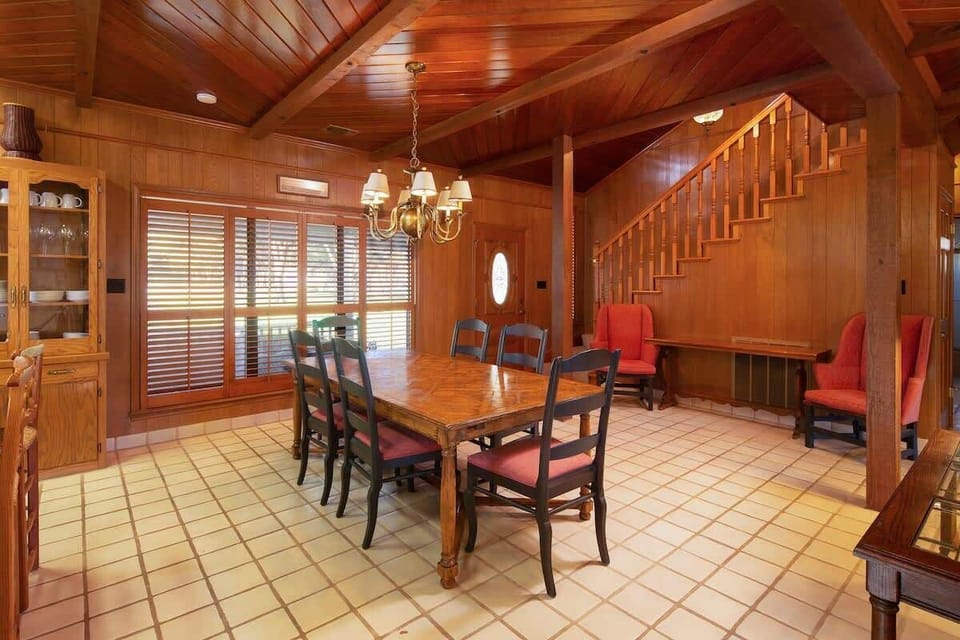 Large dining room 