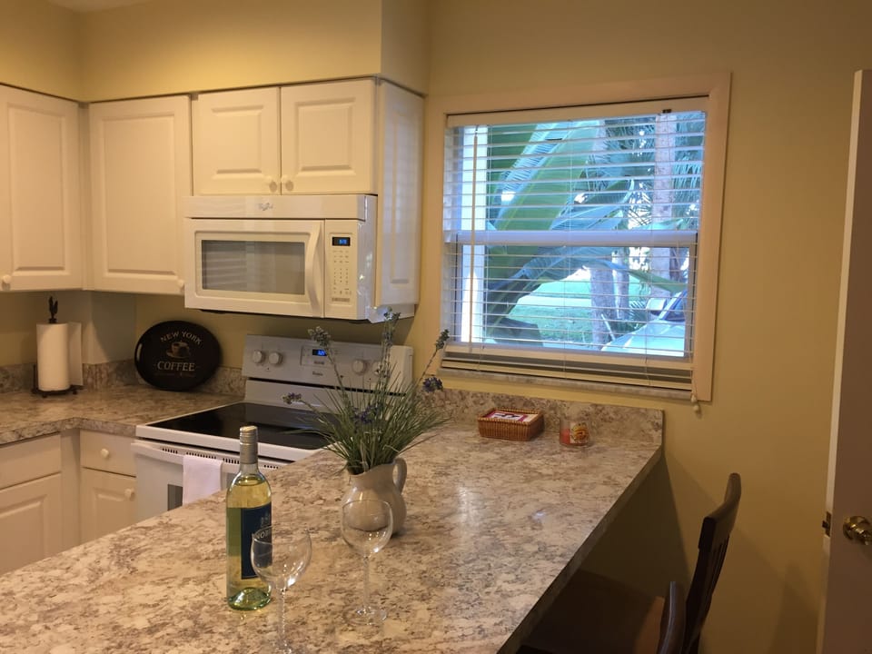 KITCHEN ISLAND