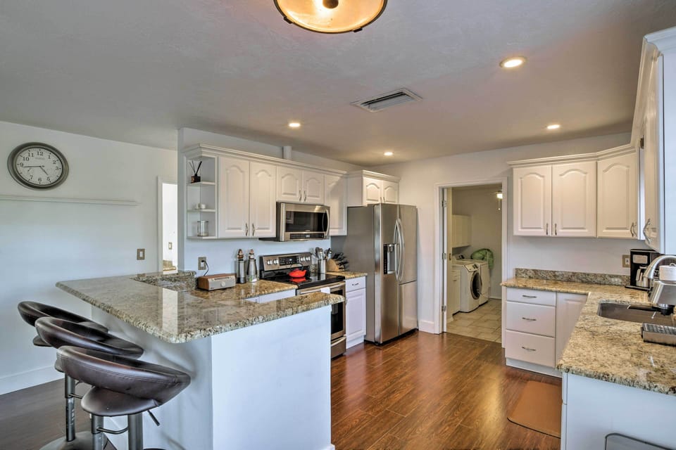 Kitchen | Cooking Basics | Coffee Maker | Paper Towels/Trash Bags Provided