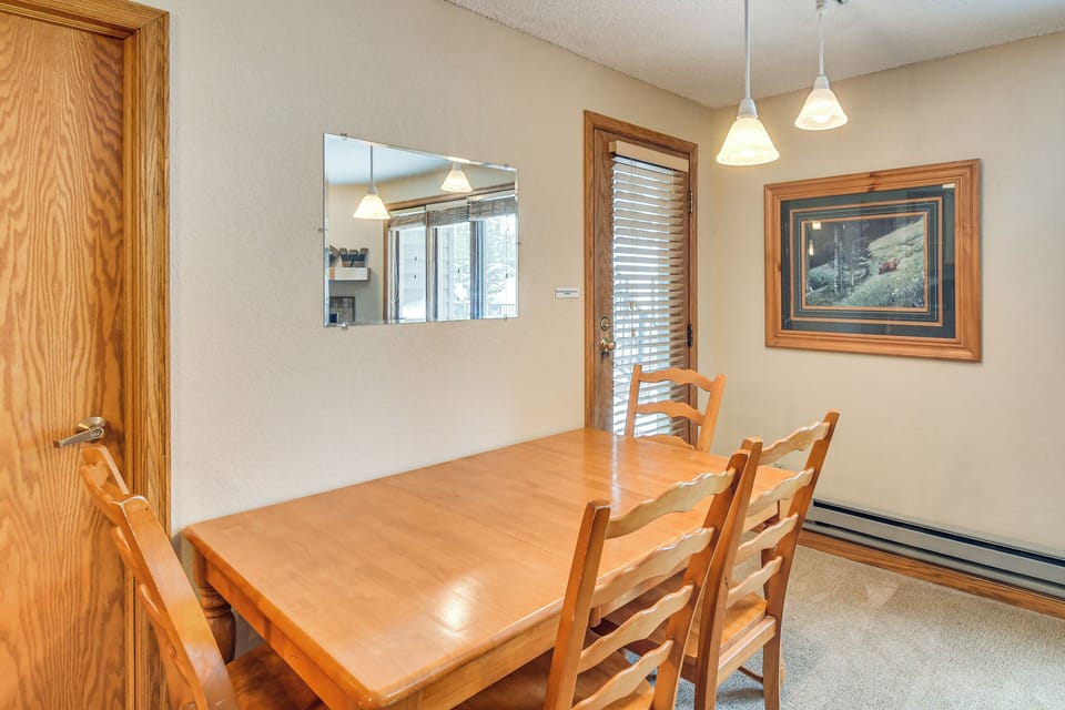 Dining Table | Dishware Provided