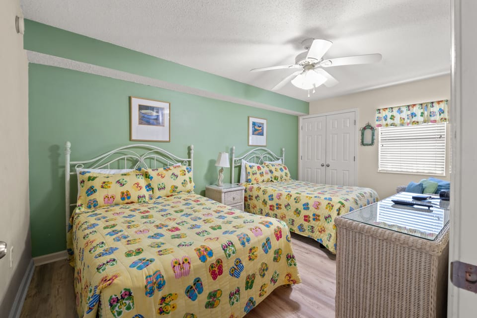 3rd Bedroom w/2 Fulls