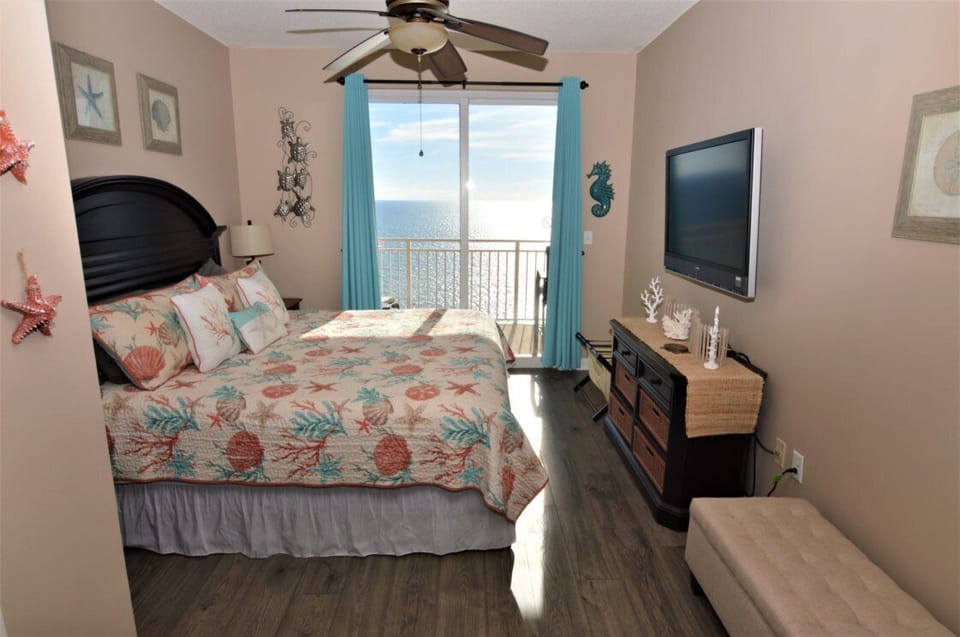 Condo is set up with a split bedroom design for privacy.