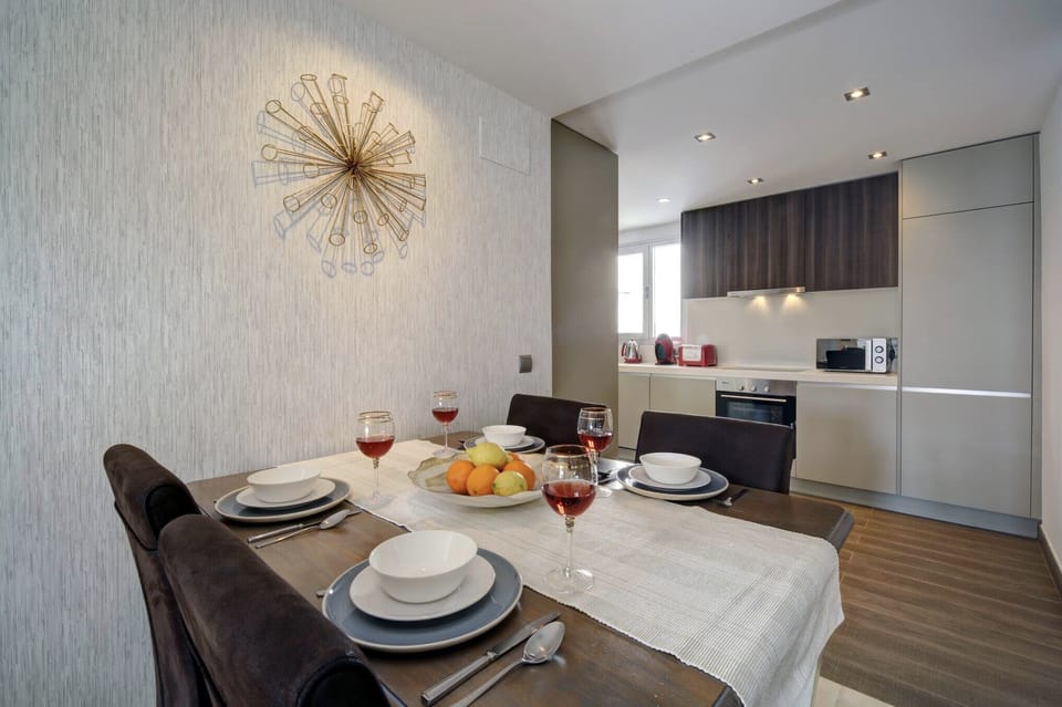 Spacious area to enjoy dining 