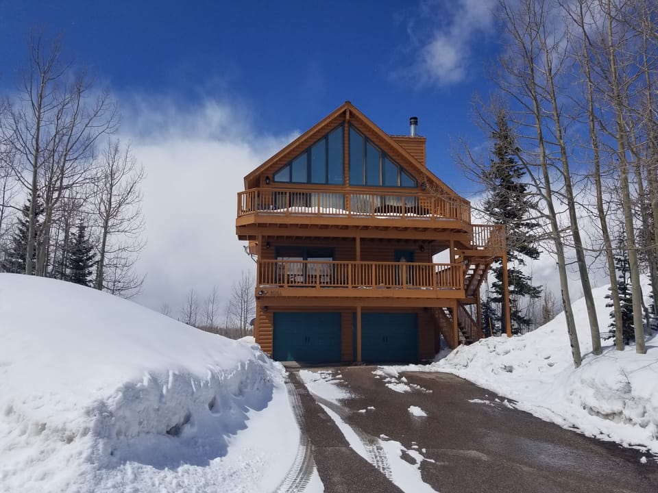 Front of cabin with parking for  5 to 6 vehicles.  