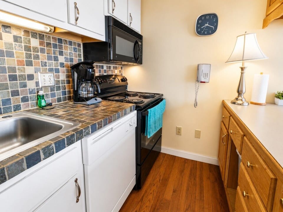 Fully-equipped kitchen