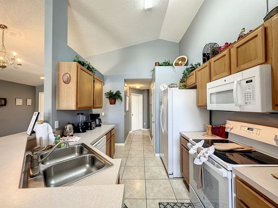 Full Kitchen