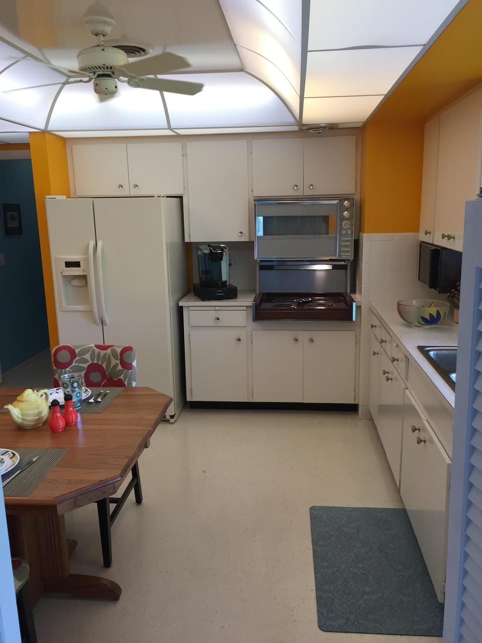 Very functional kitchen.