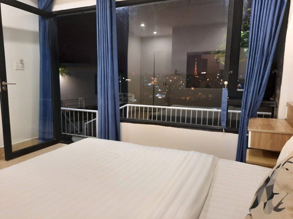 Deluxe Double Room, 1 Queen Bed, City View | Hypo-allergenic bedding available, soundproofing