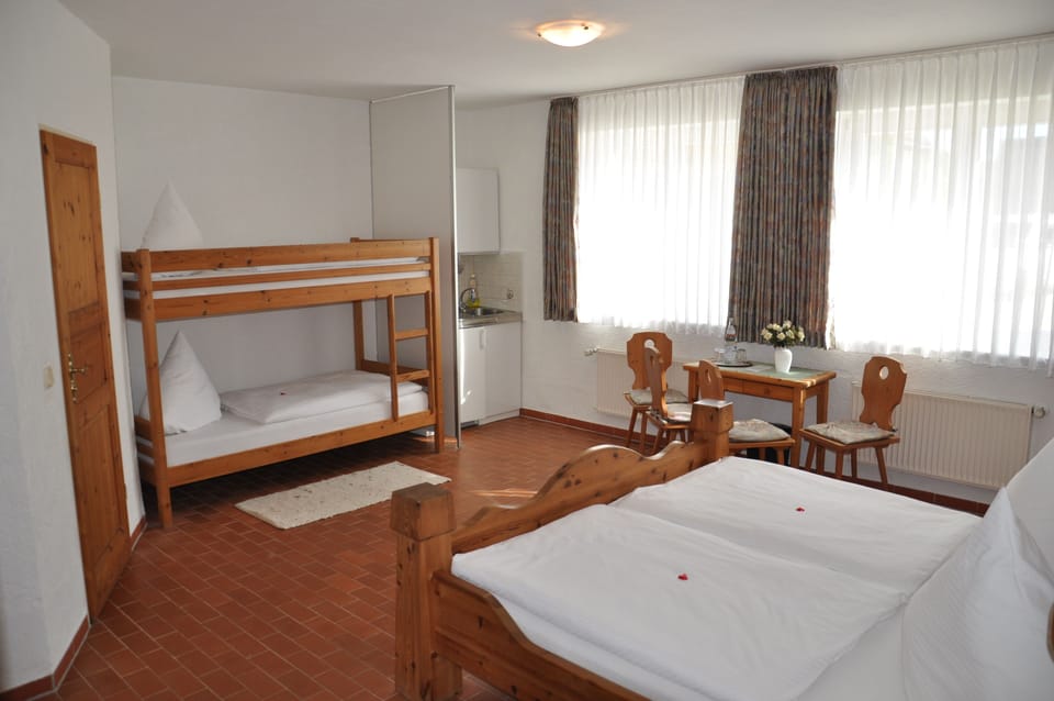 Quadruple Room, Multiple Beds | Free WiFi, bed sheets, wheelchair access