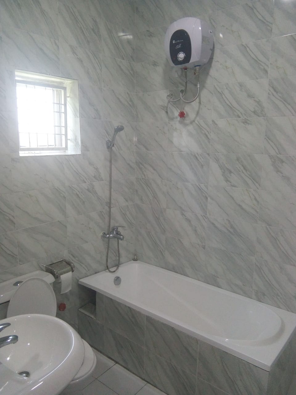 Standard Room, 1 King Bed, Non Smoking | Deep soaking bathtub