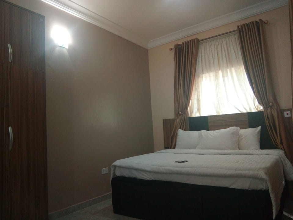 Luxury Suite, 1 King Bed, Non Smoking | 1 bedroom, in-room safe, individually decorated, individually furnished