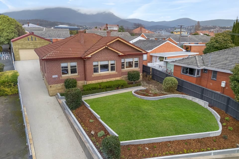 Front of House - drone picture 2