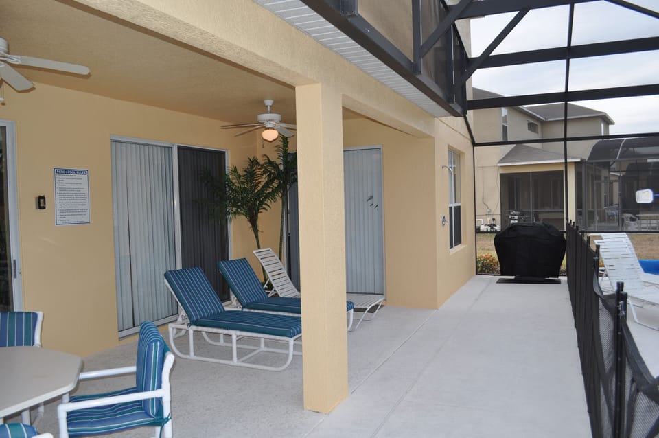 Lanai, Outdoor Shower and Gas Grill