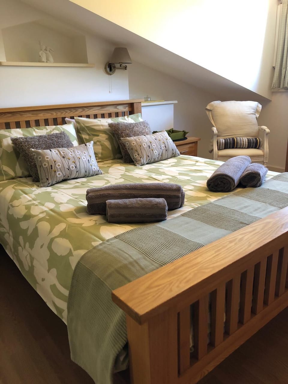 Master bedroom - linen presentation