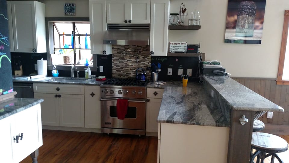 Well appointed kitchen feat. high end appliances + gorgeous granite countertops