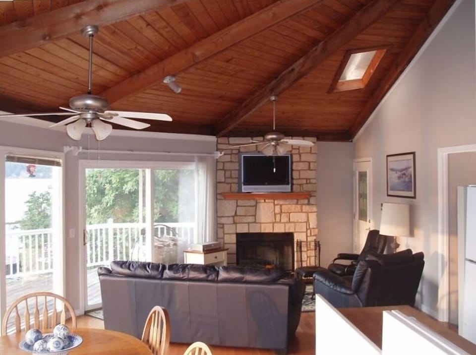 Unique 6-sided room. Great Room w/ stone wood burning fireplace & TV