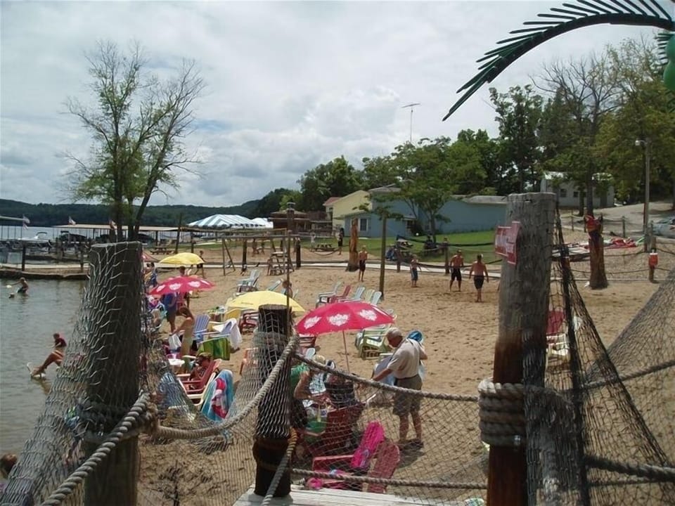 Sand beach at Captain Ron's with volleyball, Tiki bar & live music