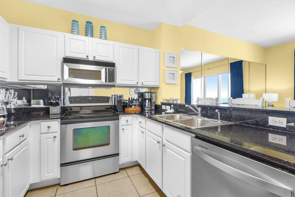 Well equipped kitchen with everything needed for a meal in