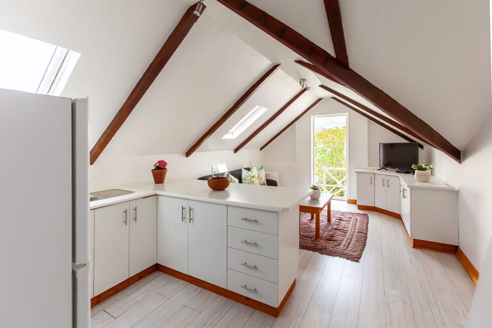 Classic Loft | Living area | Flat-screen TV