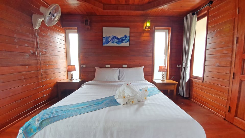 Bungalow with Fan | Desk, blackout drapes, WiFi (free), bed sheets
