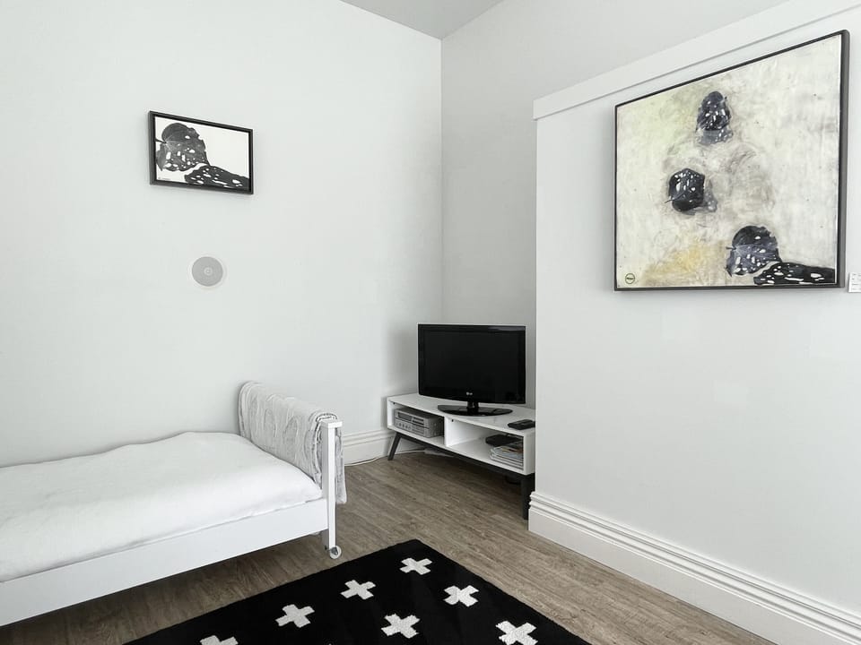 Single bed in the lounge
