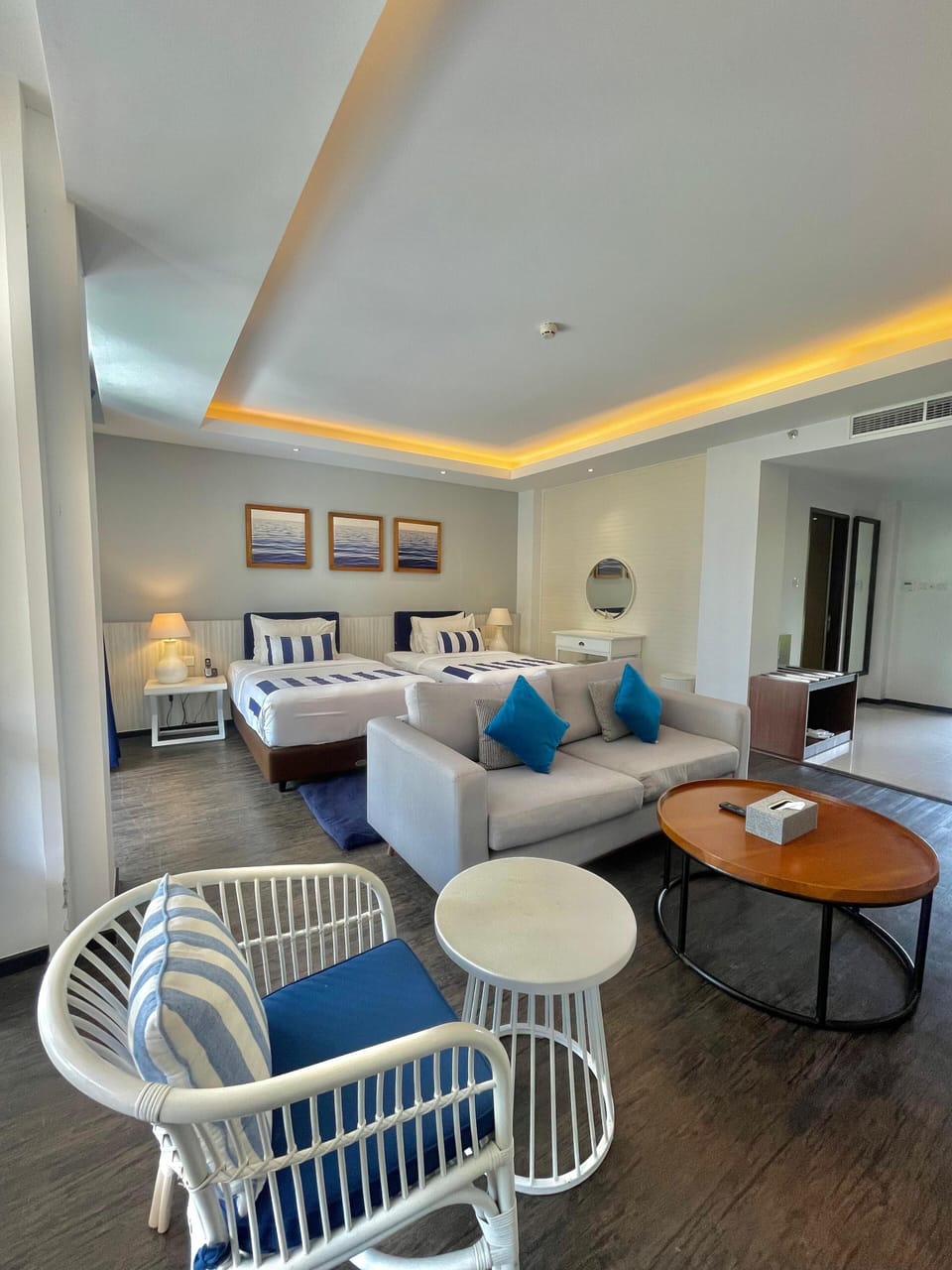 Grand Deluxe Twin | Minibar, in-room safe, desk, WiFi (free)