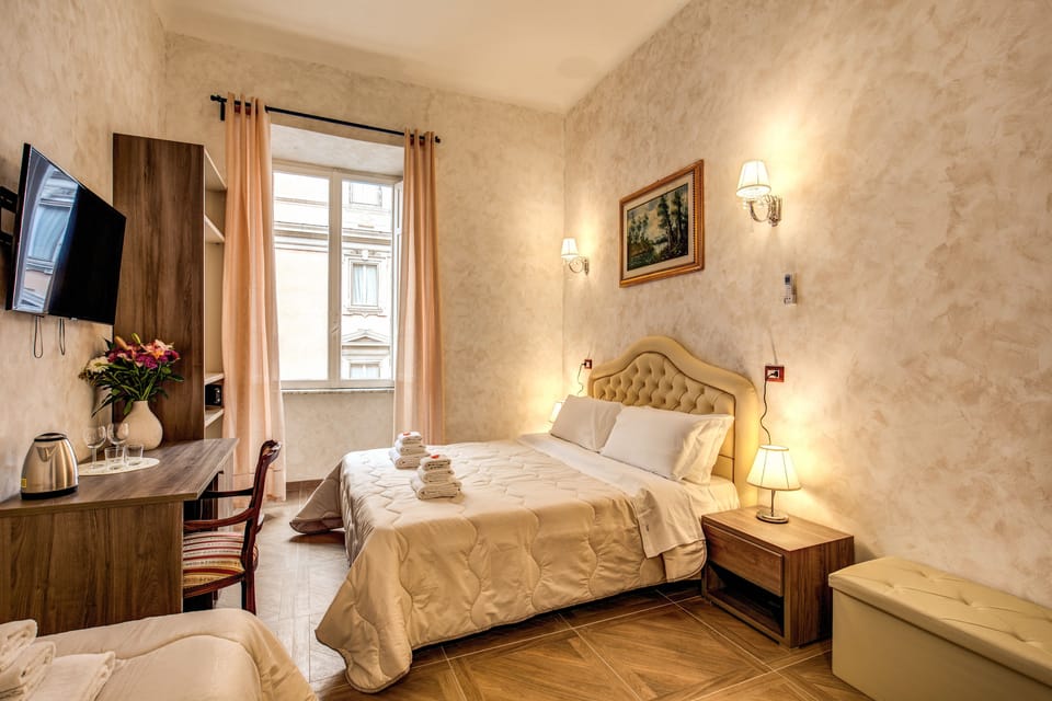 Deluxe Triple Room | Desk, laptop workspace, free WiFi, bed sheets