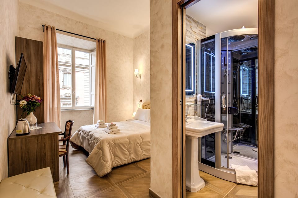 Deluxe Triple Room | Desk, laptop workspace, free WiFi, bed sheets