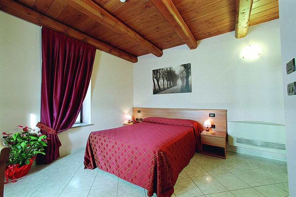Superior Double Room Single Use | Minibar, free WiFi, bed sheets