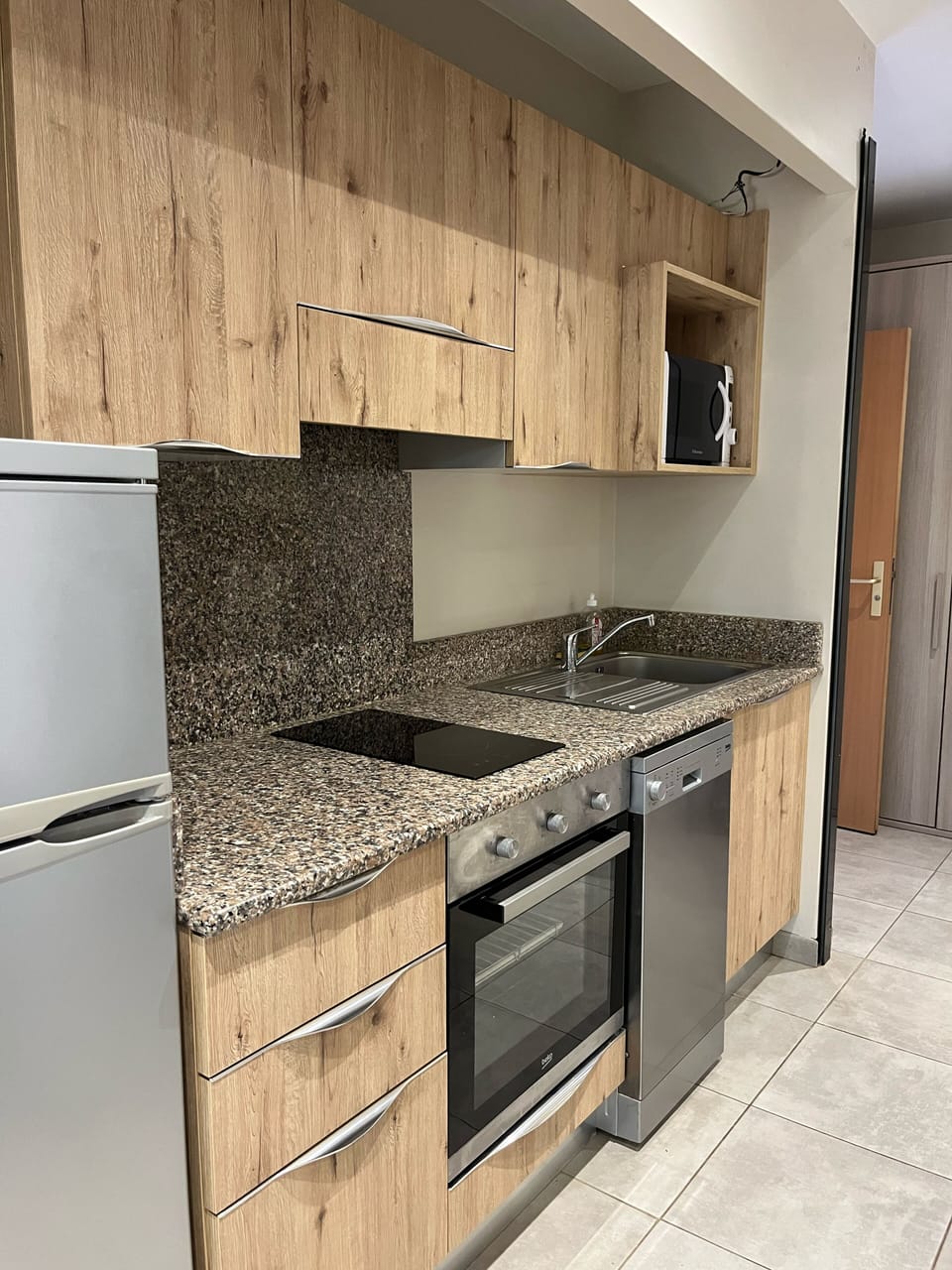 Comfort Studio Suite, Garden View | Private kitchen