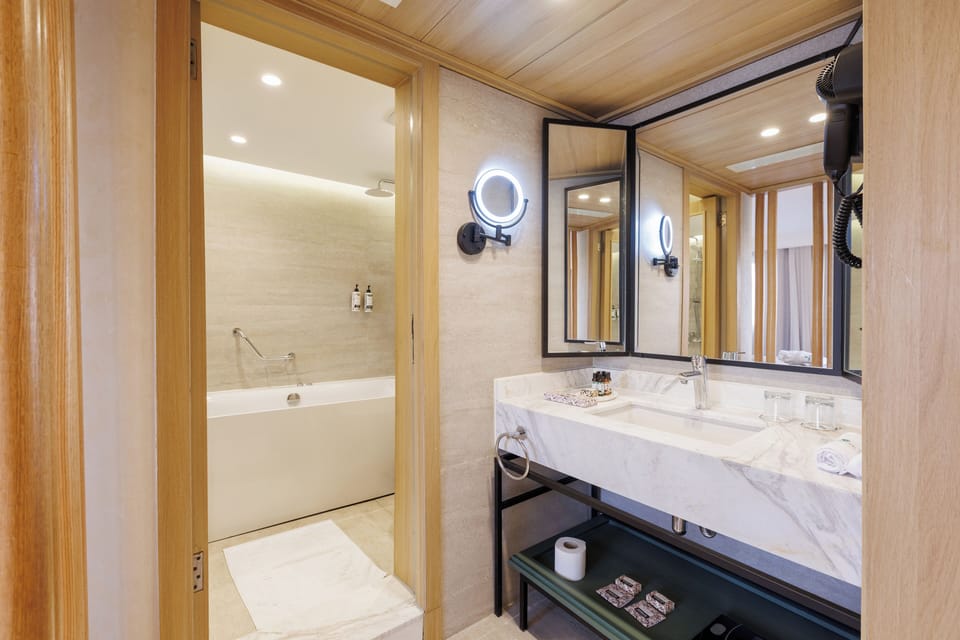 Bathtub, deep soaking tub, free toiletries, hair dryer