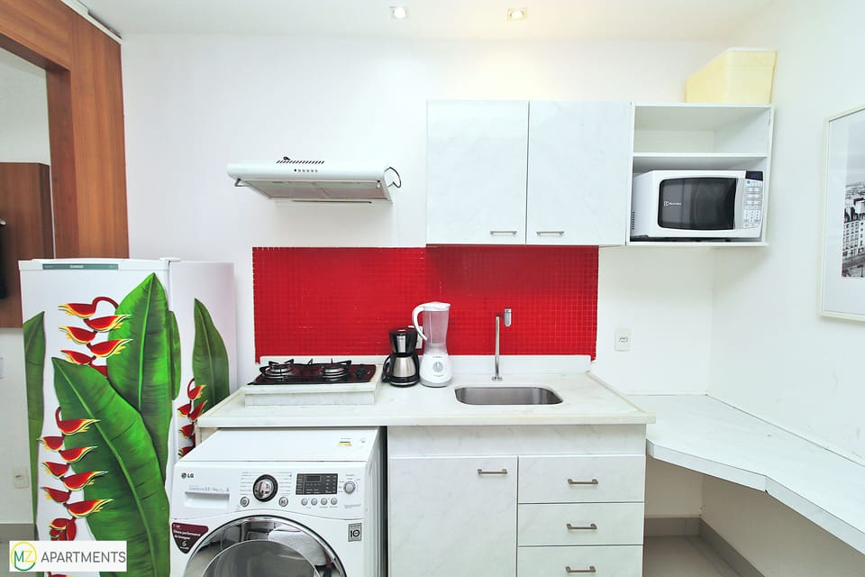 Studio, Multiple Beds, Non Smoking | Private kitchen | Fridge, microwave, stovetop, toaster